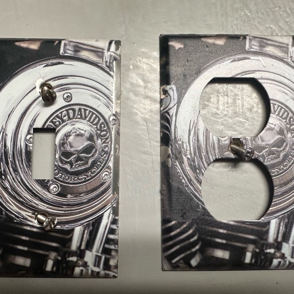 Harley-Davidson Skull Design Outlet Covers - Black and Silver
